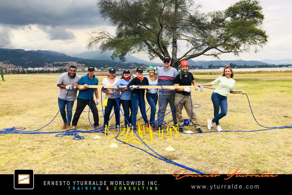 Team Building Honduras en La Ceiba | Experiencias empresariales con cuerdas bajas